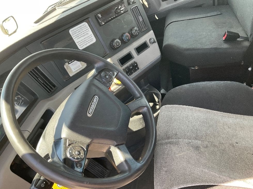 Day Cab Tractor-Heavy Duty Tractors-Freightliner-2019-T12664ST-El Paso-TX-319,660\n\t\tmiles-$ 54,750 - Image 10