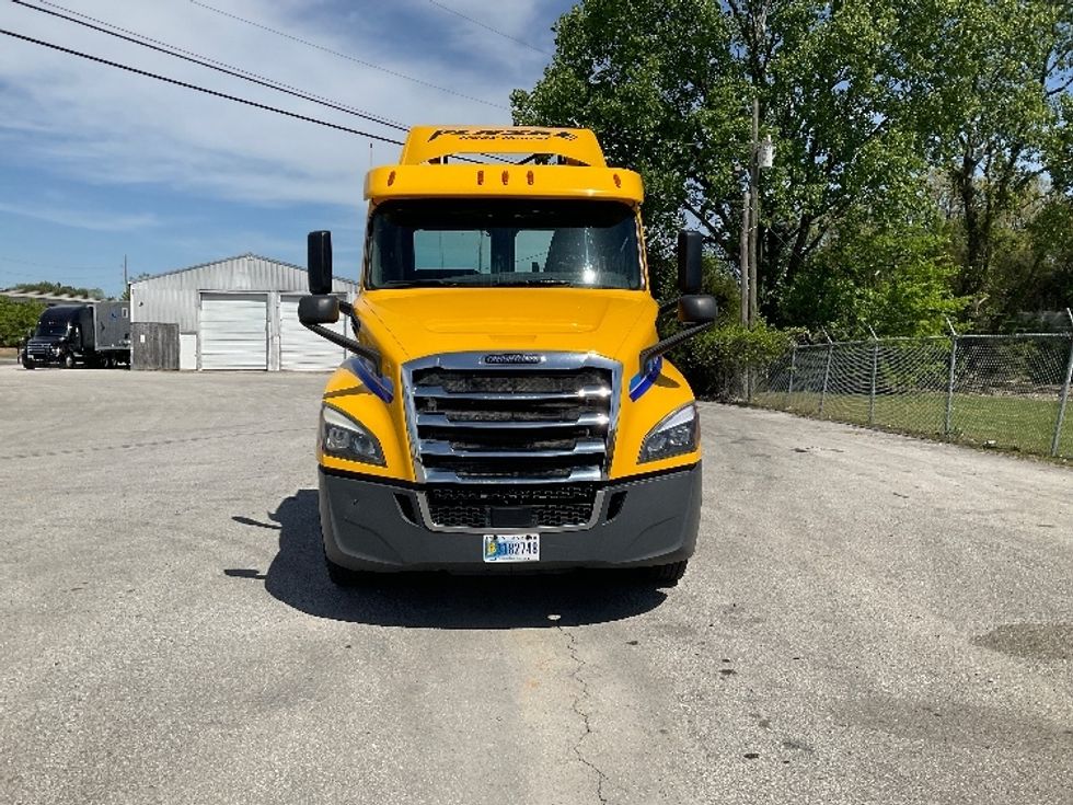 Day Cab Tractor-Heavy Duty Tractors-Freightliner-2019-T12664ST-El Paso-TX-319,660\n\t\tmiles-$ 54,750 - Image 2