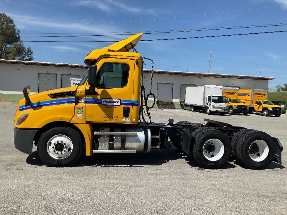 Day Cab Tractor-Heavy Duty Tractors-Freightliner-2019-T12664ST-El Paso-TX-319,660\n\t\tmiles-$ 54,750 - Image 4