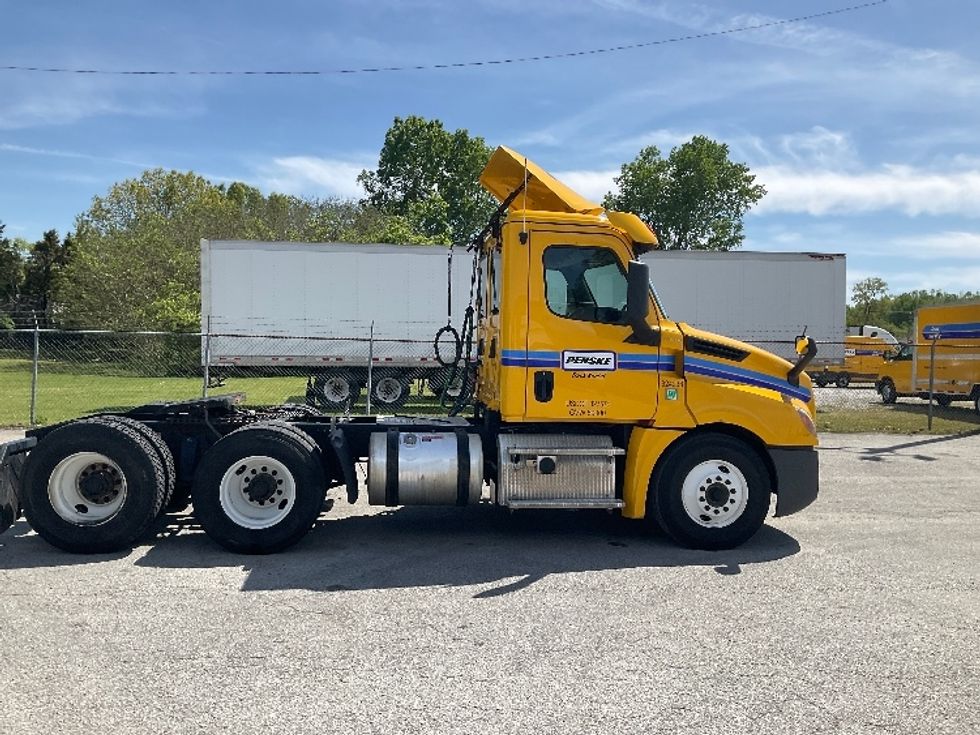 Day Cab Tractor-Heavy Duty Tractors-Freightliner-2019-T12664ST-El Paso-TX-319,660\n\t\tmiles-$ 54,750 - Image 8