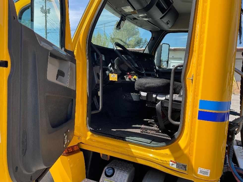 Day Cab Tractor-Heavy Duty Tractors-Freightliner-2019-T12664ST-El Paso-TX-319,660\n\t\tmiles-$ 54,750 - Image 9