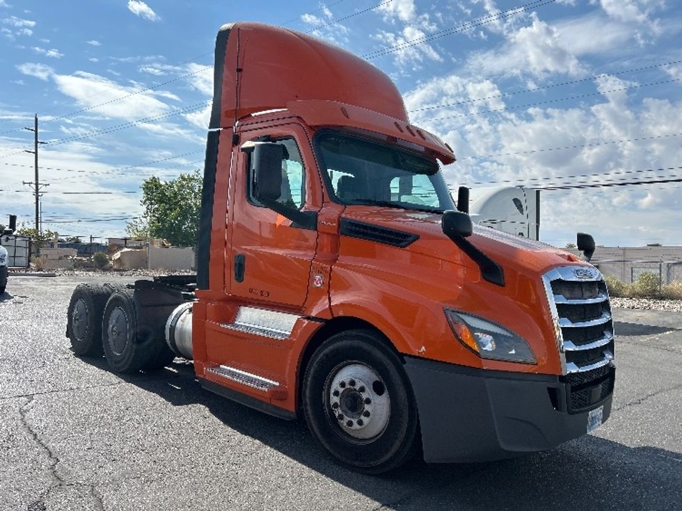 Day Cab Tractor-Heavy Duty Tractors-Freightliner-2019-T12664ST-El Paso-TX-570,368\n\t\tmiles-$ 33,000 - Image 1