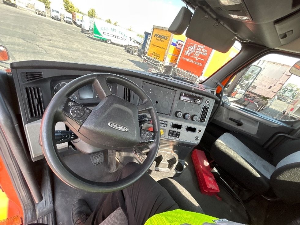 Day Cab Tractor-Heavy Duty Tractors-Freightliner-2019-T12664ST-El Paso-TX-570,368\n\t\tmiles-$ 33,000 - Image 10