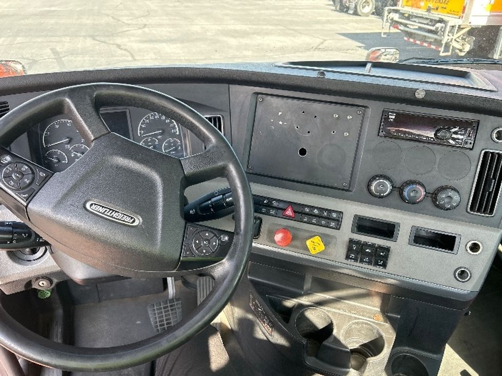 Day Cab Tractor-Heavy Duty Tractors-Freightliner-2019-T12664ST-El Paso-TX-570,368\n\t\tmiles-$ 33,000 - Image 11