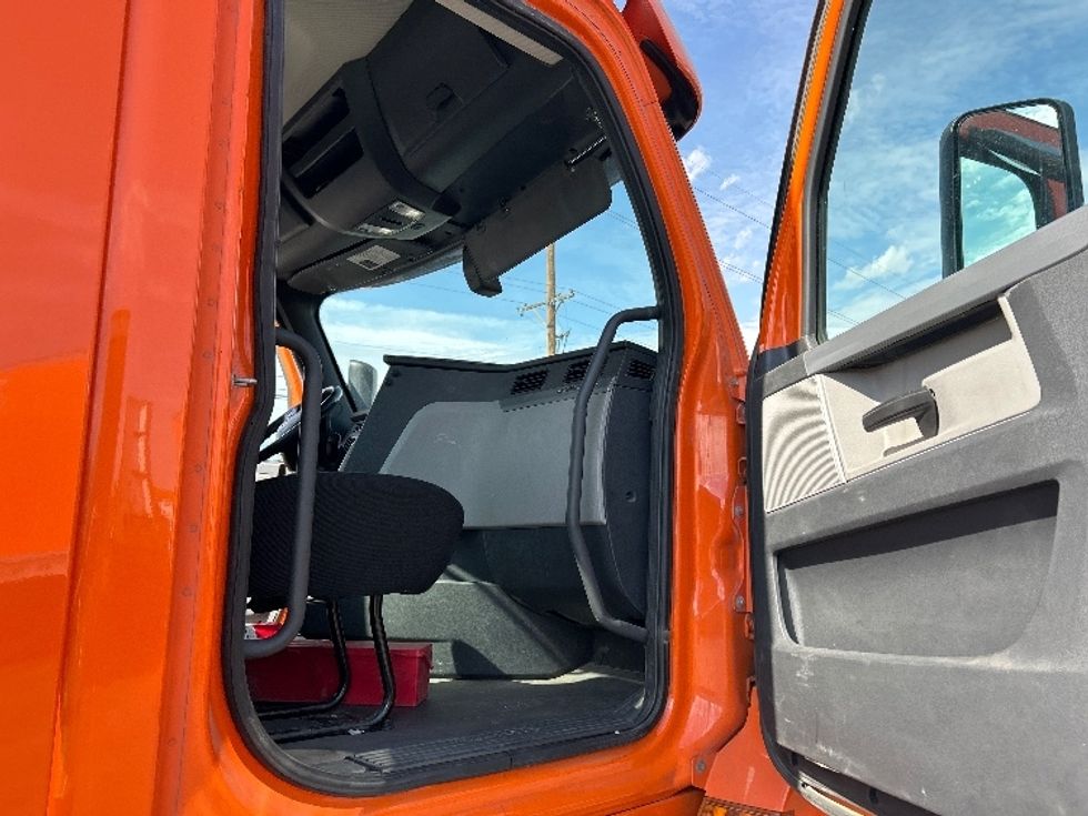 Day Cab Tractor-Heavy Duty Tractors-Freightliner-2019-T12664ST-El Paso-TX-570,368\n\t\tmiles-$ 33,000 - Image 12