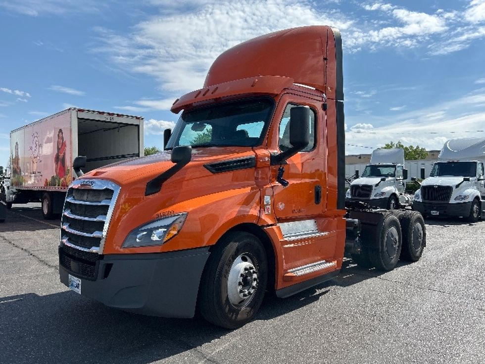 Day Cab Tractor-Heavy Duty Tractors-Freightliner-2019-T12664ST-El Paso-TX-570,368\n\t\tmiles-$ 33,000 - Image 3