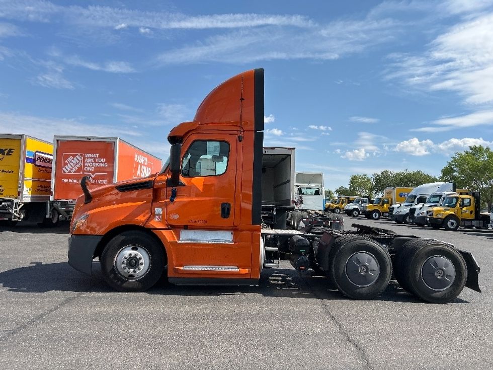 Day Cab Tractor-Heavy Duty Tractors-Freightliner-2019-T12664ST-El Paso-TX-570,368\n\t\tmiles-$ 33,000 - Image 4