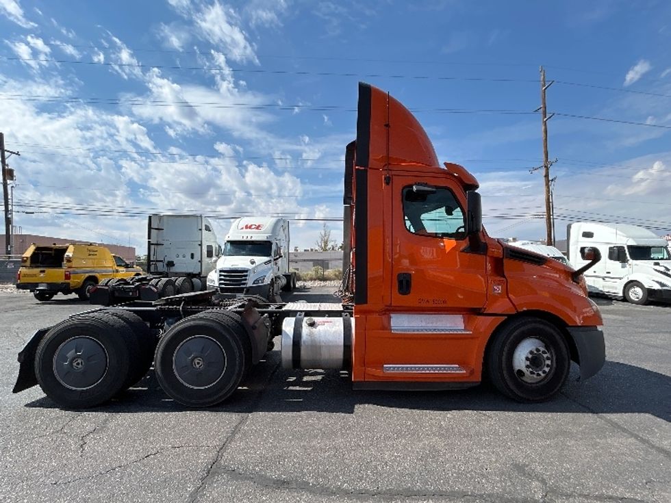 Day Cab Tractor-Heavy Duty Tractors-Freightliner-2019-T12664ST-El Paso-TX-570,368\n\t\tmiles-$ 33,000 - Image 8