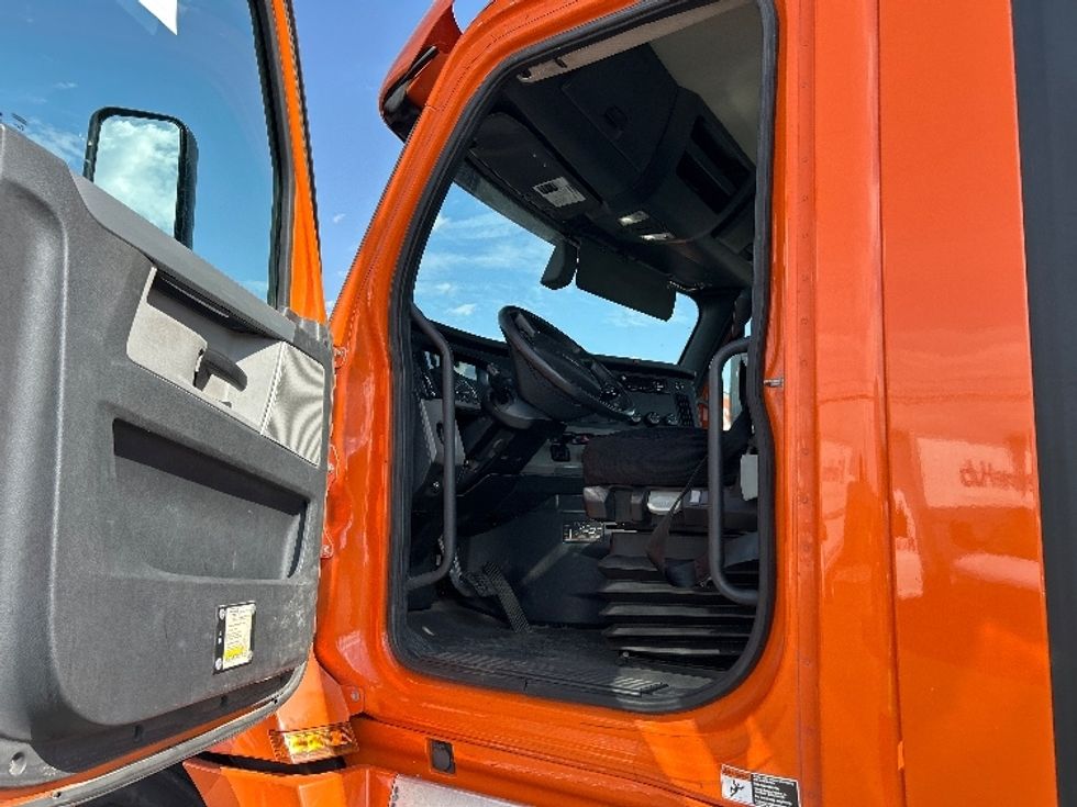 Day Cab Tractor-Heavy Duty Tractors-Freightliner-2019-T12664ST-El Paso-TX-570,368\n\t\tmiles-$ 33,000 - Image 9