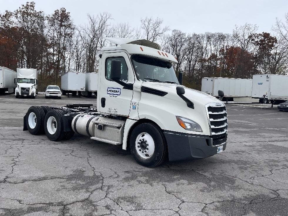 Day Cab Tractor-Heavy Duty Tractors-Freightliner-2019-T12664ST-Elizabethtown-KY-546,244\n\t\tmiles-$ 32,500 - Image 1