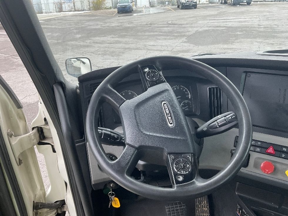 Day Cab Tractor-Heavy Duty Tractors-Freightliner-2019-T12664ST-Elizabethtown-KY-546,244\n\t\tmiles-$ 32,500 - Image 11