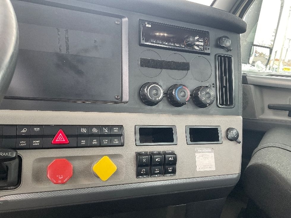 Day Cab Tractor-Heavy Duty Tractors-Freightliner-2019-T12664ST-Elizabethtown-KY-546,244\n\t\tmiles-$ 32,500 - Image 17
