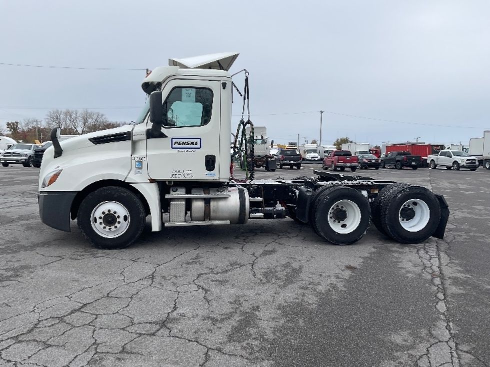 Day Cab Tractor-Heavy Duty Tractors-Freightliner-2019-T12664ST-Elizabethtown-KY-546,244\n\t\tmiles-$ 32,500 - Image 4