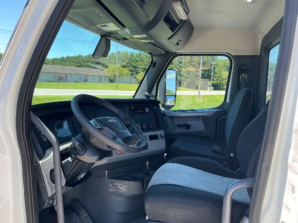 Day Cab Tractor-Heavy Duty Tractors-Freightliner-2019-T12664ST-Elkhart-IN-114,522\n\t\tmiles-$ 57,000 - Image 10