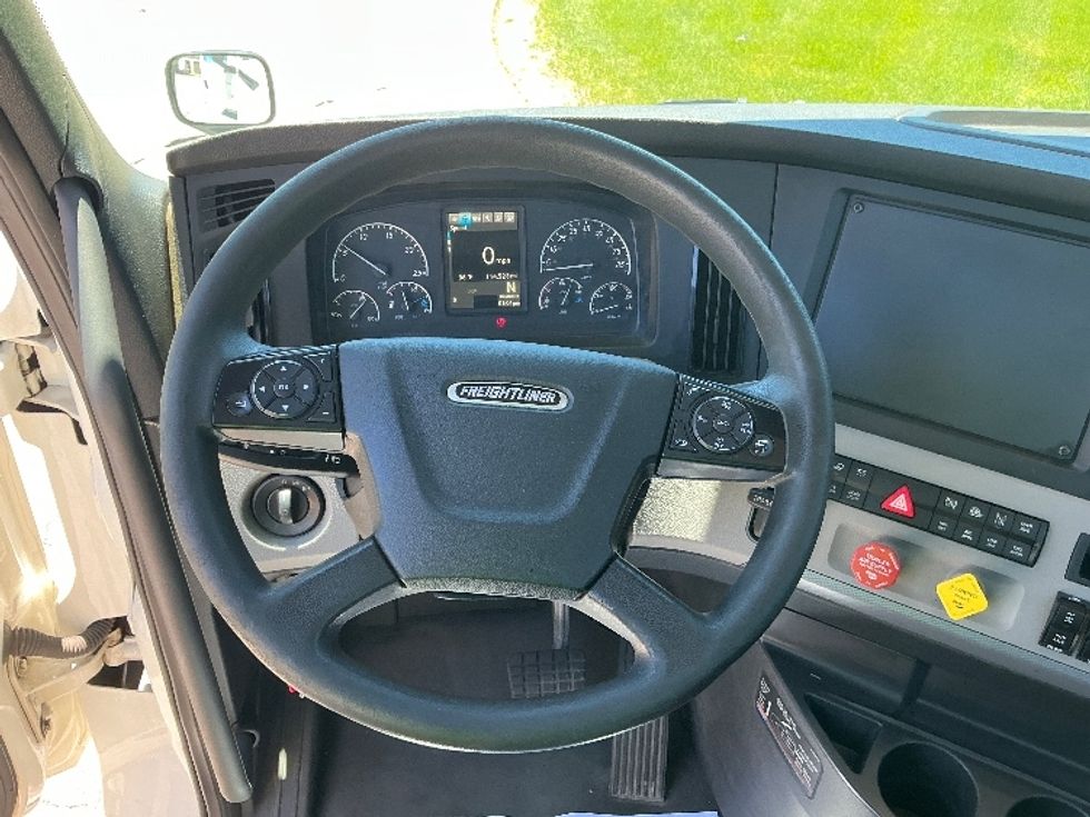 Day Cab Tractor-Heavy Duty Tractors-Freightliner-2019-T12664ST-Elkhart-IN-114,522\n\t\tmiles-$ 57,000 - Image 11