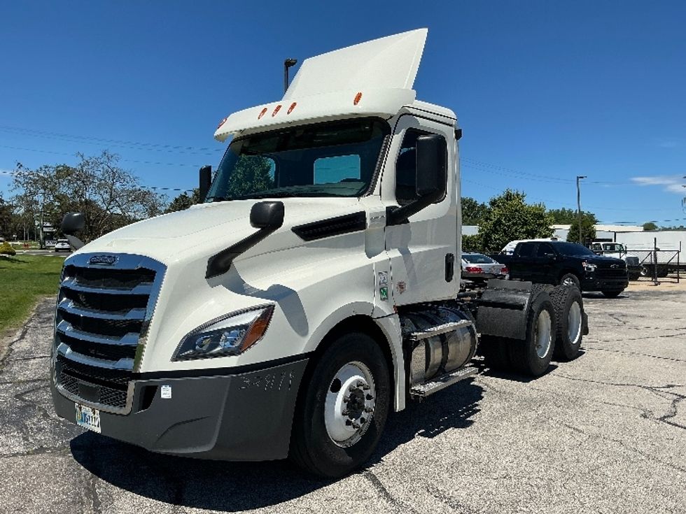 Day Cab Tractor-Heavy Duty Tractors-Freightliner-2019-T12664ST-Elkhart-IN-114,522\n\t\tmiles-$ 57,000 - Image 3