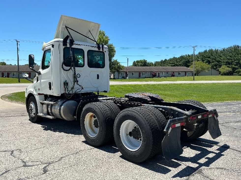 Day Cab Tractor-Heavy Duty Tractors-Freightliner-2019-T12664ST-Elkhart-IN-114,522\n\t\tmiles-$ 57,000 - Image 5