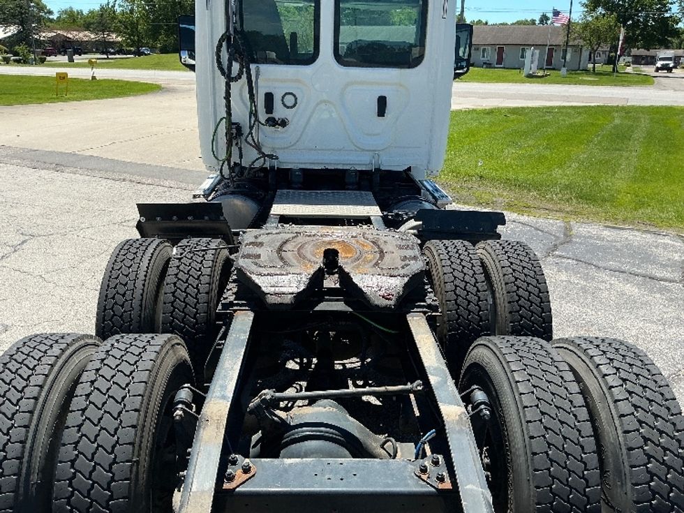 Day Cab Tractor-Heavy Duty Tractors-Freightliner-2019-T12664ST-Elkhart-IN-114,522\n\t\tmiles-$ 57,000 - Image 6