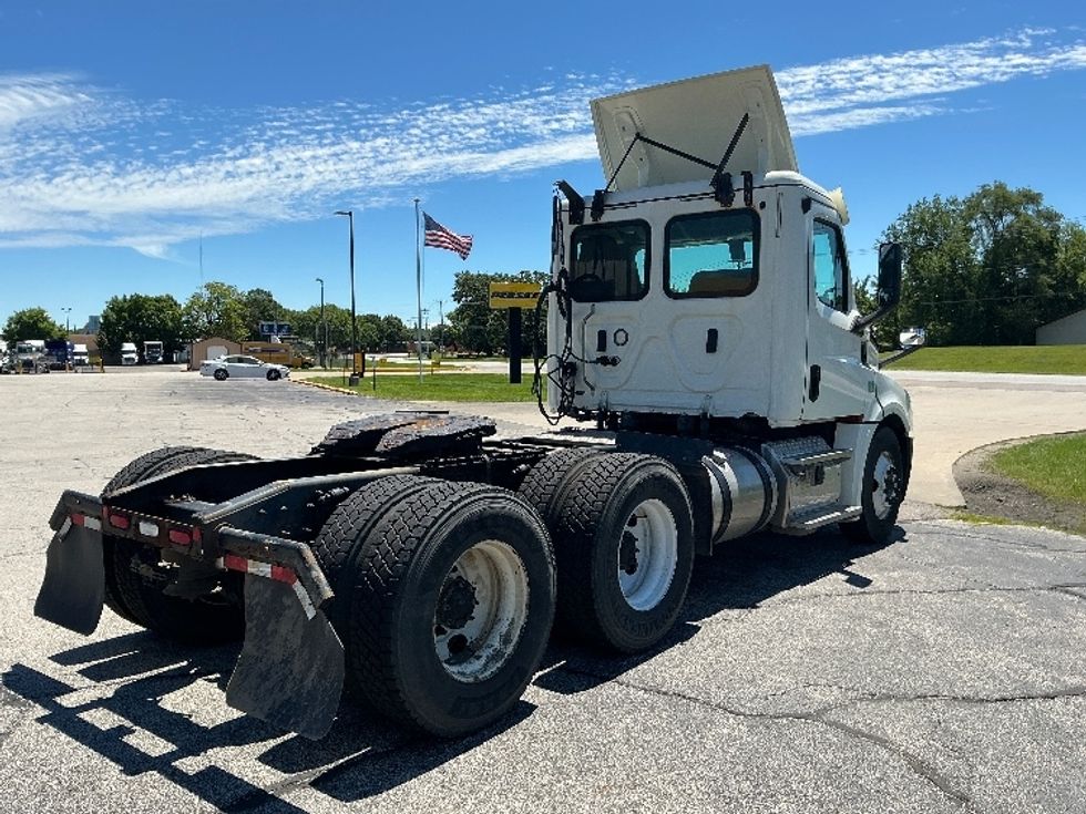 Day Cab Tractor-Heavy Duty Tractors-Freightliner-2019-T12664ST-Elkhart-IN-114,522\n\t\tmiles-$ 57,000 - Image 7