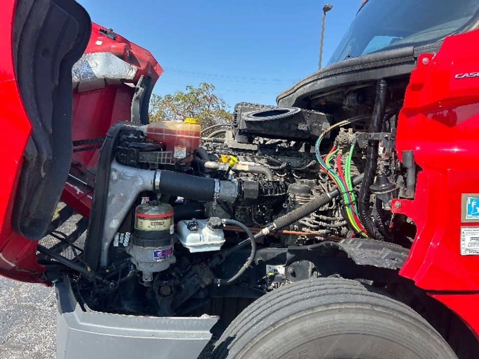 Day Cab Tractor-Heavy Duty Tractors-Freightliner-2019-T12664ST-Elkhart-IN-177,123\n\t\tmiles-$ 59,000 - Image 16