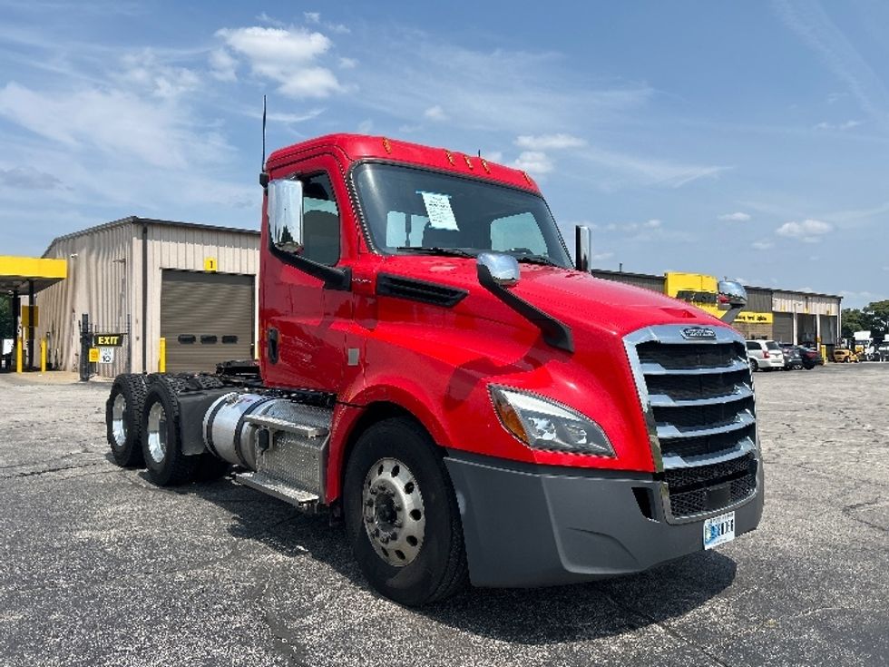 Day Cab Tractor-Heavy Duty Tractors-Freightliner-2019-T12664ST-Elkhart-IN-254,047\n\t\tmiles-$ 54,750 - Image 1