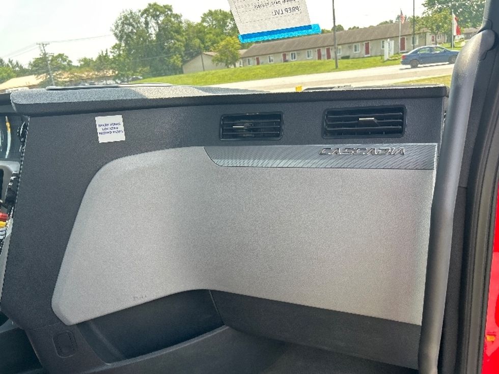 Day Cab Tractor-Heavy Duty Tractors-Freightliner-2019-T12664ST-Elkhart-IN-254,047\n\t\tmiles-$ 54,750 - Image 13