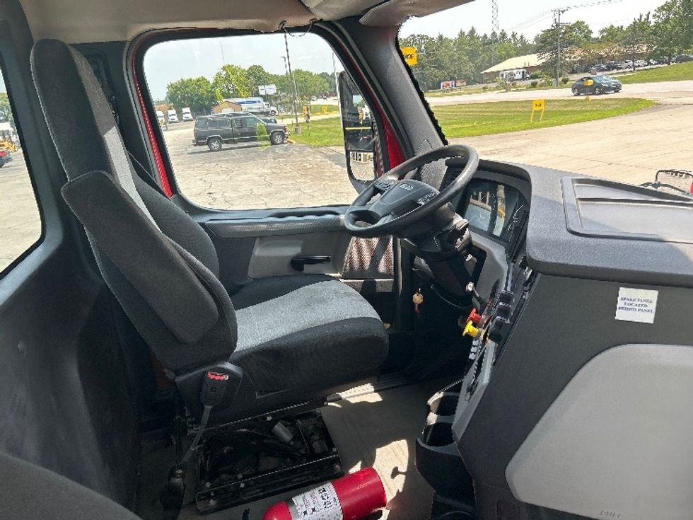 Day Cab Tractor-Heavy Duty Tractors-Freightliner-2019-T12664ST-Elkhart-IN-254,047\n\t\tmiles-$ 54,750 - Image 14