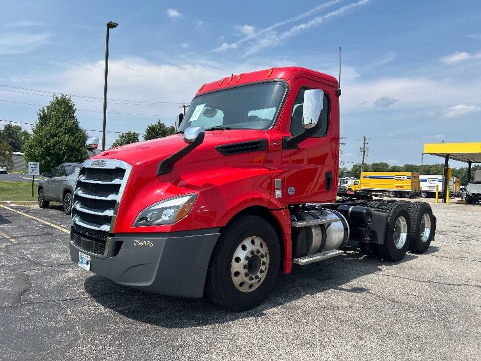 Day Cab Tractor-Heavy Duty Tractors-Freightliner-2019-T12664ST-Elkhart-IN-254,047\n\t\tmiles-$ 54,750 - Image 3