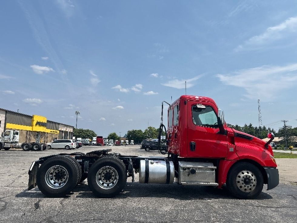 Day Cab Tractor-Heavy Duty Tractors-Freightliner-2019-T12664ST-Elkhart-IN-254,047\n\t\tmiles-$ 54,750 - Image 8
