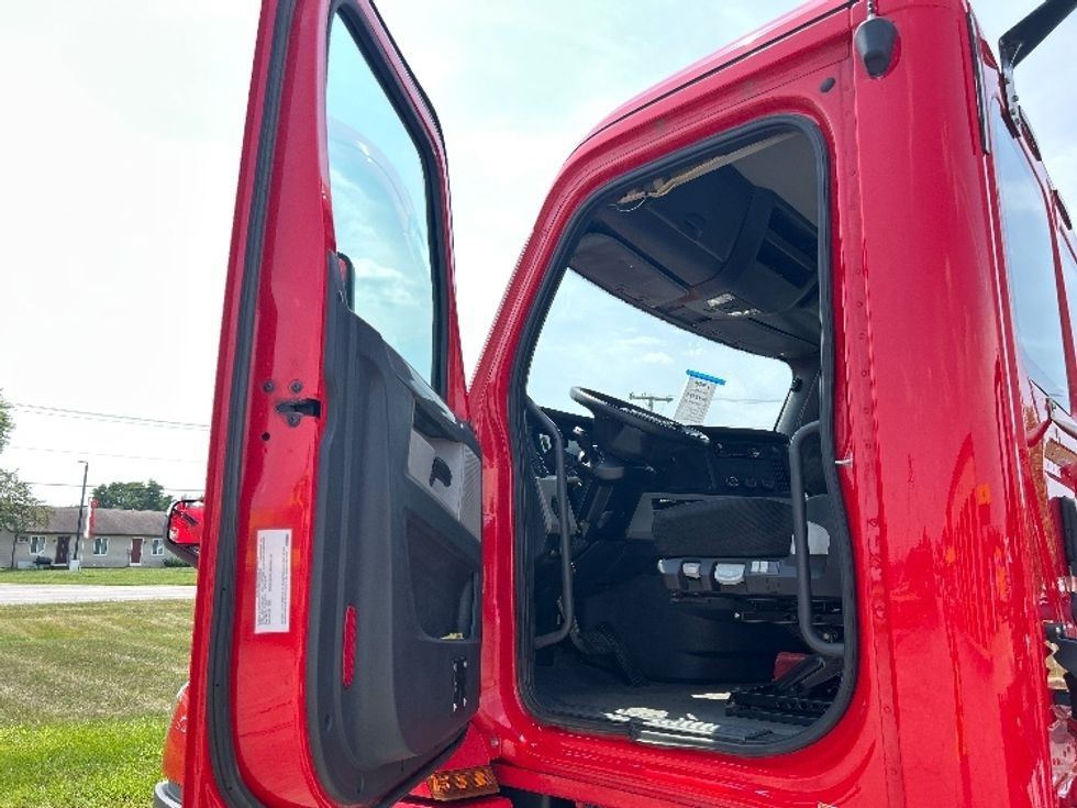 Day Cab Tractor-Heavy Duty Tractors-Freightliner-2019-T12664ST-Elkhart-IN-254,047\n\t\tmiles-$ 54,750 - Image 9