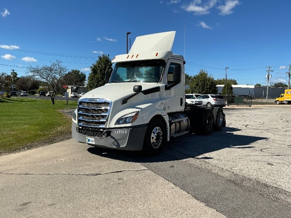 Day Cab Tractor-Heavy Duty Tractors-Freightliner-2019-T12664ST-Elkhart-IN-271,530\n\t\tmiles-$ 51,500 - Image 3