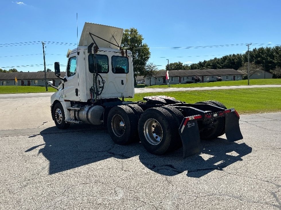 Day Cab Tractor-Heavy Duty Tractors-Freightliner-2019-T12664ST-Elkhart-IN-271,530\n\t\tmiles-$ 51,500 - Image 5
