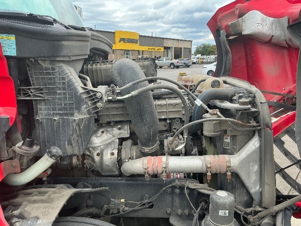 Day Cab Tractor-Heavy Duty Tractors-Freightliner-2019-T12664ST-Elkhart-IN-280,461\n\t\tmiles-$ 52,750 - Image 15