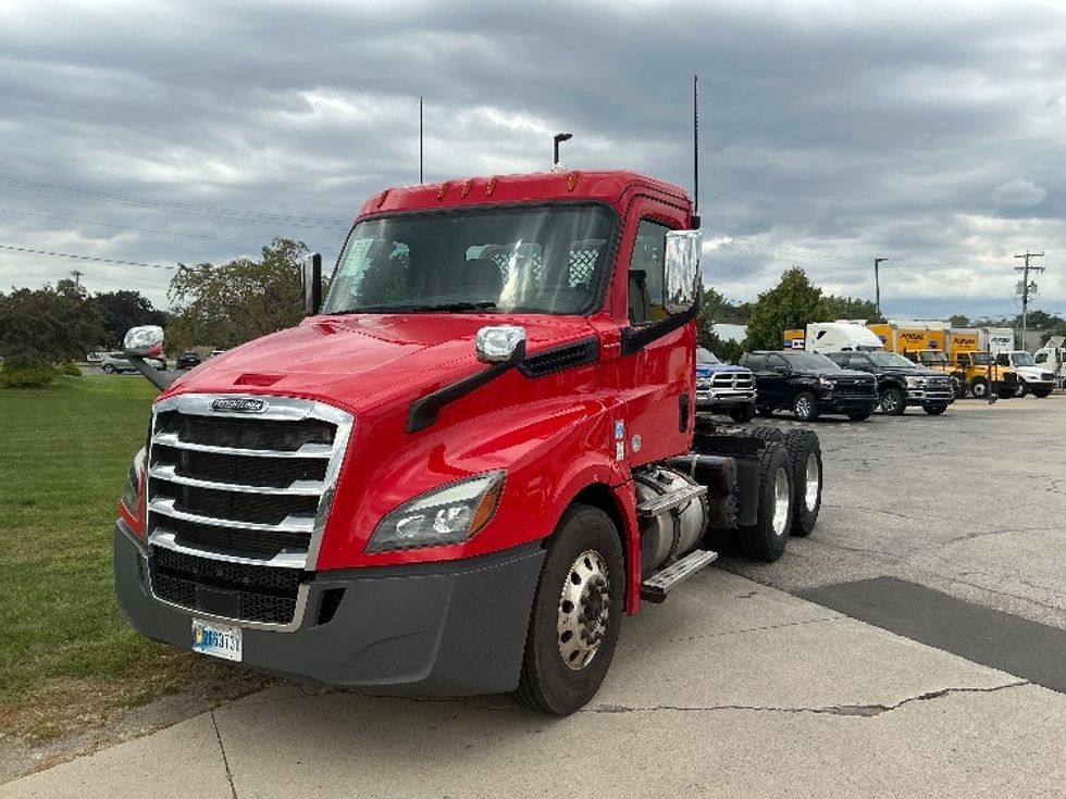 Day Cab Tractor-Heavy Duty Tractors-Freightliner-2019-T12664ST-Elkhart-IN-280,461\n\t\tmiles-$ 52,750 - Image 3