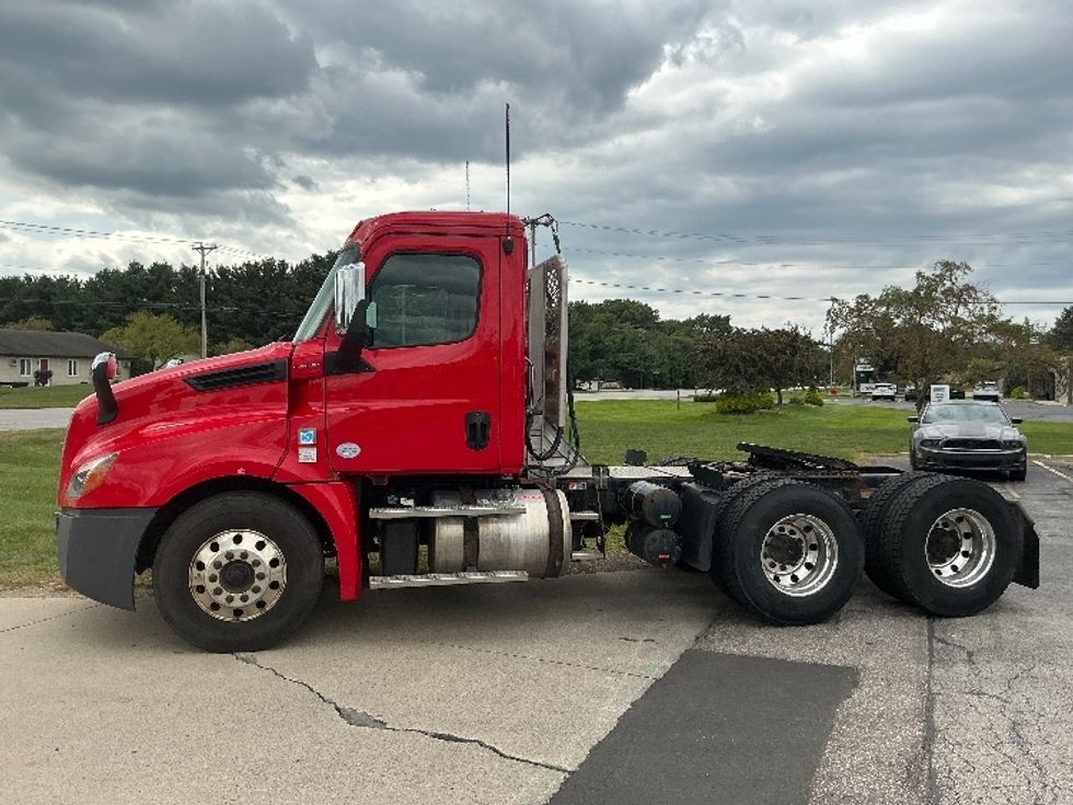 Day Cab Tractor-Heavy Duty Tractors-Freightliner-2019-T12664ST-Elkhart-IN-280,461\n\t\tmiles-$ 52,750 - Image 4