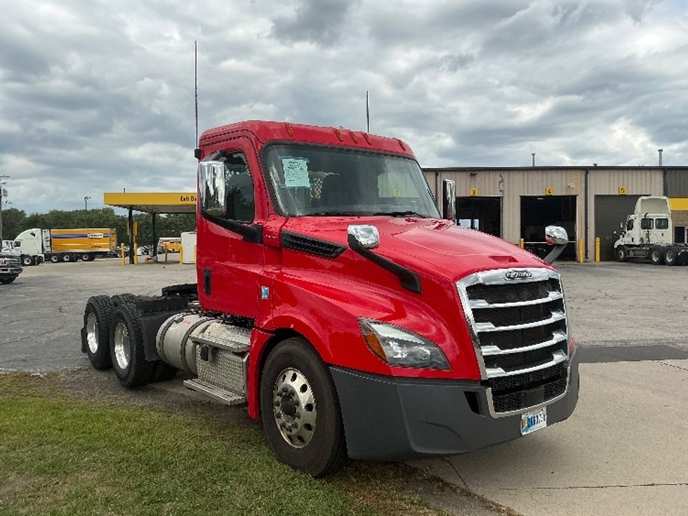 Day Cab Tractor-Heavy Duty Tractors-Freightliner-2019-T12664ST-Elkhart-IN-286,859\n\t\tmiles-$ 48,000 - Image 1
