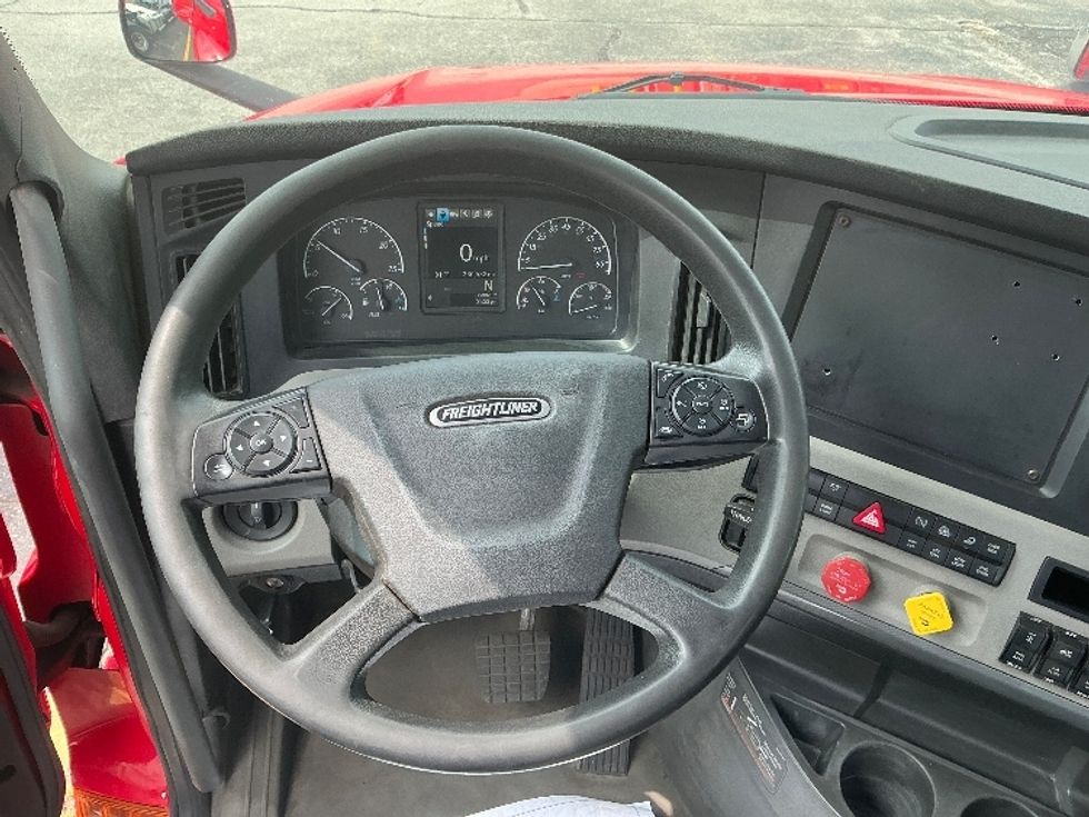 Day Cab Tractor-Heavy Duty Tractors-Freightliner-2019-T12664ST-Elkhart-IN-286,859\n\t\tmiles-$ 48,000 - Image 11