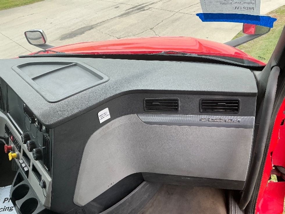 Day Cab Tractor-Heavy Duty Tractors-Freightliner-2019-T12664ST-Elkhart-IN-286,859\n\t\tmiles-$ 48,000 - Image 13