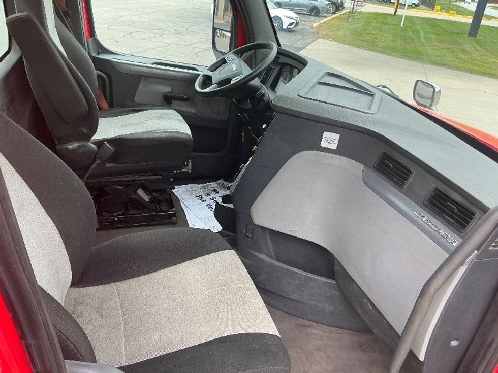 Day Cab Tractor-Heavy Duty Tractors-Freightliner-2019-T12664ST-Elkhart-IN-286,859\n\t\tmiles-$ 48,000 - Image 14