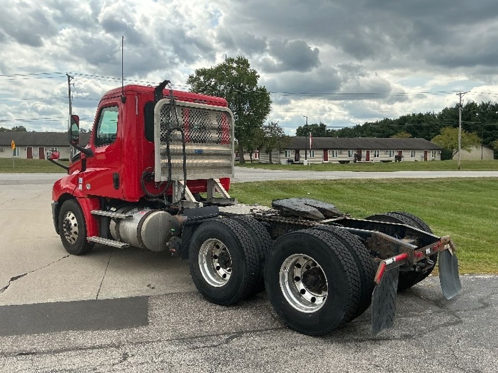 Day Cab Tractor-Heavy Duty Tractors-Freightliner-2019-T12664ST-Elkhart-IN-286,859\n\t\tmiles-$ 48,000 - Image 5