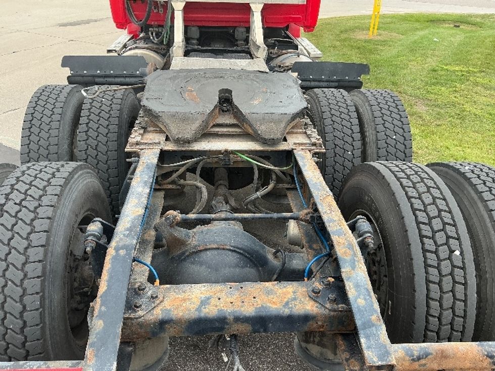 Day Cab Tractor-Heavy Duty Tractors-Freightliner-2019-T12664ST-Elkhart-IN-286,859\n\t\tmiles-$ 48,000 - Image 6