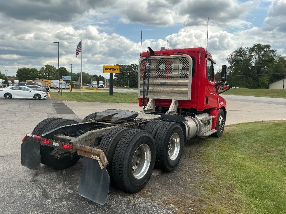 Day Cab Tractor-Heavy Duty Tractors-Freightliner-2019-T12664ST-Elkhart-IN-286,859\n\t\tmiles-$ 48,000 - Image 7