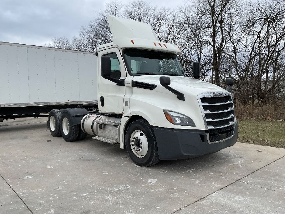 Day Cab Tractor-Heavy Duty Tractors-Freightliner-2019-T12664ST-Elkhart-IN-312,887\n\t\tmiles-$ 58,750 - Image 1