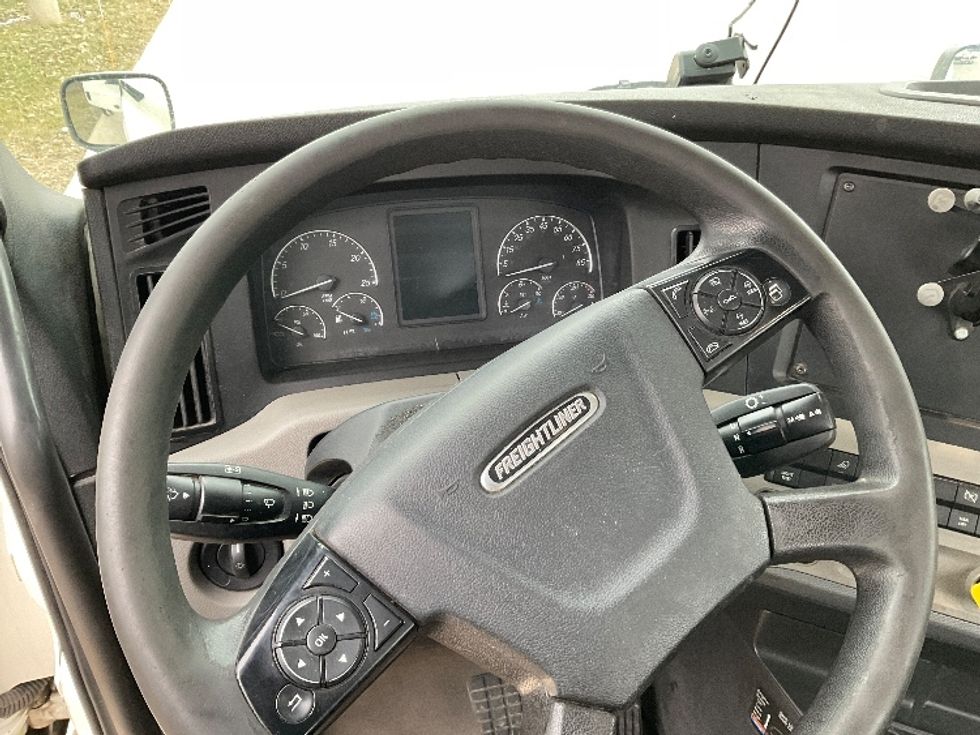 Day Cab Tractor-Heavy Duty Tractors-Freightliner-2019-T12664ST-Elkhart-IN-312,887\n\t\tmiles-$ 58,750 - Image 11