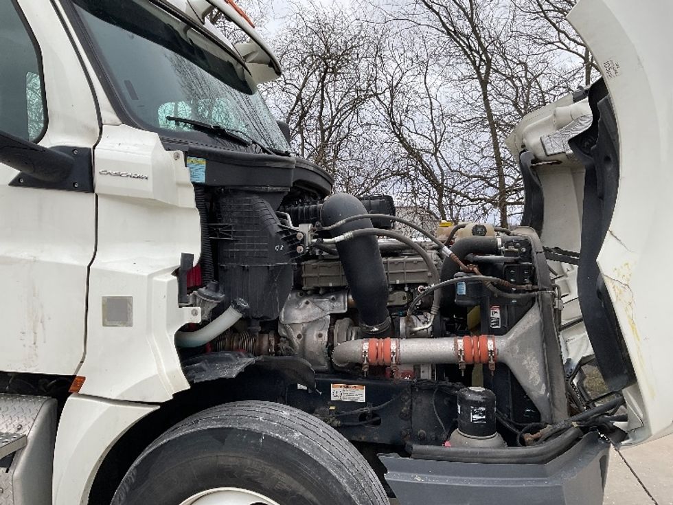 Day Cab Tractor-Heavy Duty Tractors-Freightliner-2019-T12664ST-Elkhart-IN-312,887\n\t\tmiles-$ 58,750 - Image 15