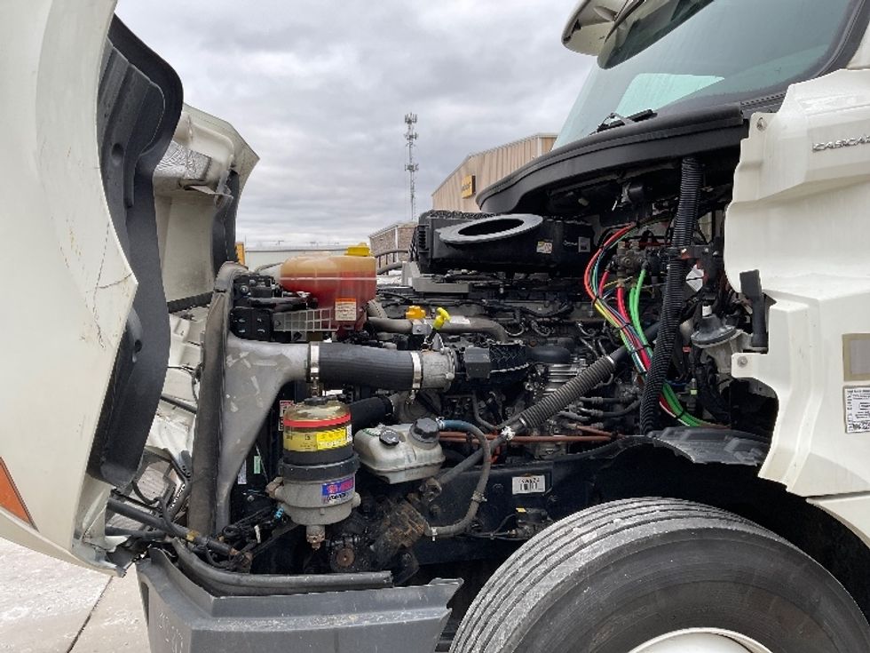 Day Cab Tractor-Heavy Duty Tractors-Freightliner-2019-T12664ST-Elkhart-IN-312,887\n\t\tmiles-$ 58,750 - Image 16