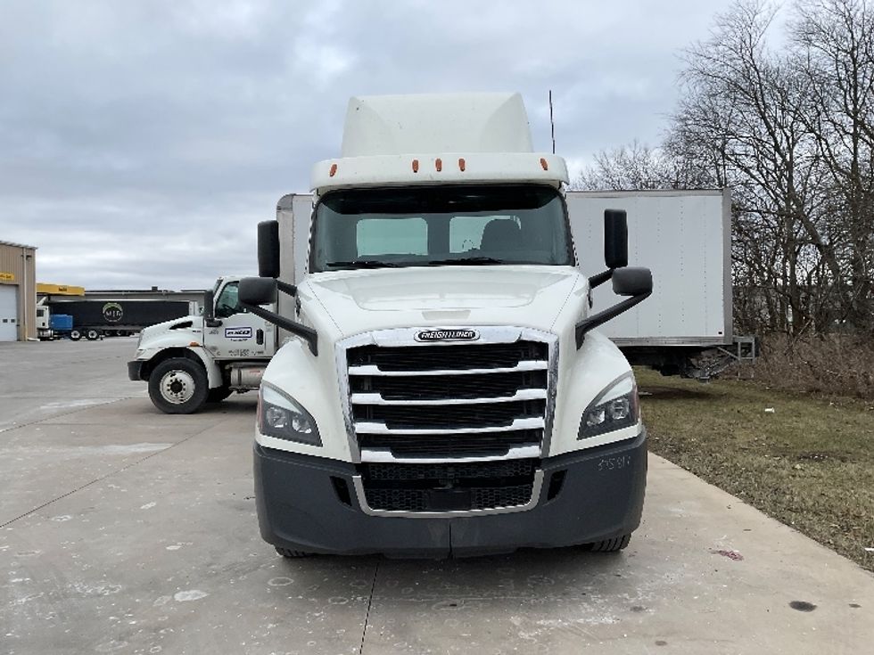 Day Cab Tractor-Heavy Duty Tractors-Freightliner-2019-T12664ST-Elkhart-IN-312,887\n\t\tmiles-$ 58,750 - Image 2