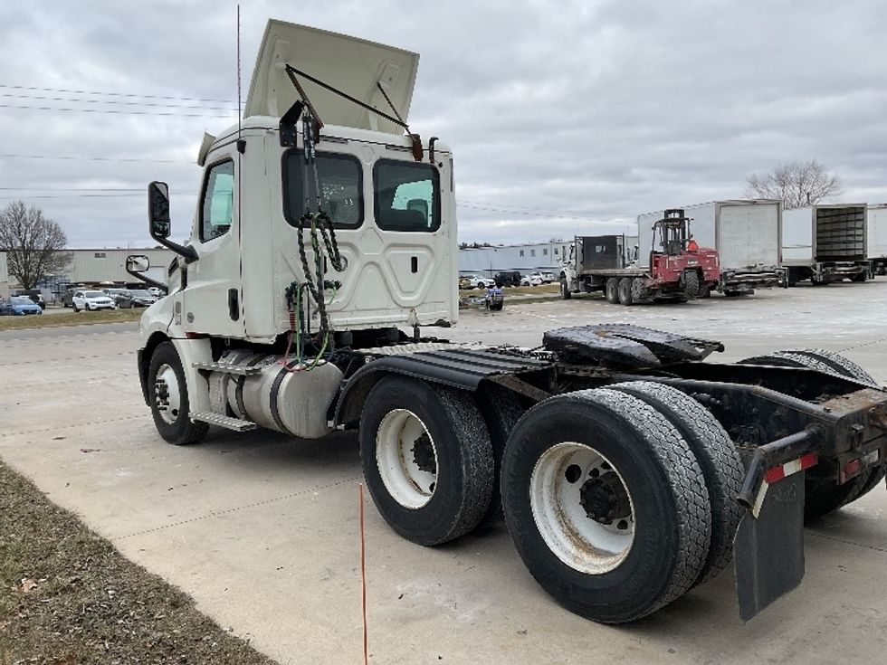 Day Cab Tractor-Heavy Duty Tractors-Freightliner-2019-T12664ST-Elkhart-IN-312,887\n\t\tmiles-$ 58,750 - Image 5