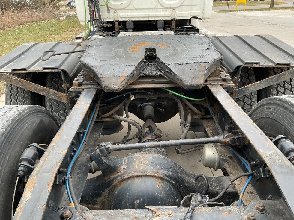 Day Cab Tractor-Heavy Duty Tractors-Freightliner-2019-T12664ST-Elkhart-IN-312,887\n\t\tmiles-$ 58,750 - Image 6