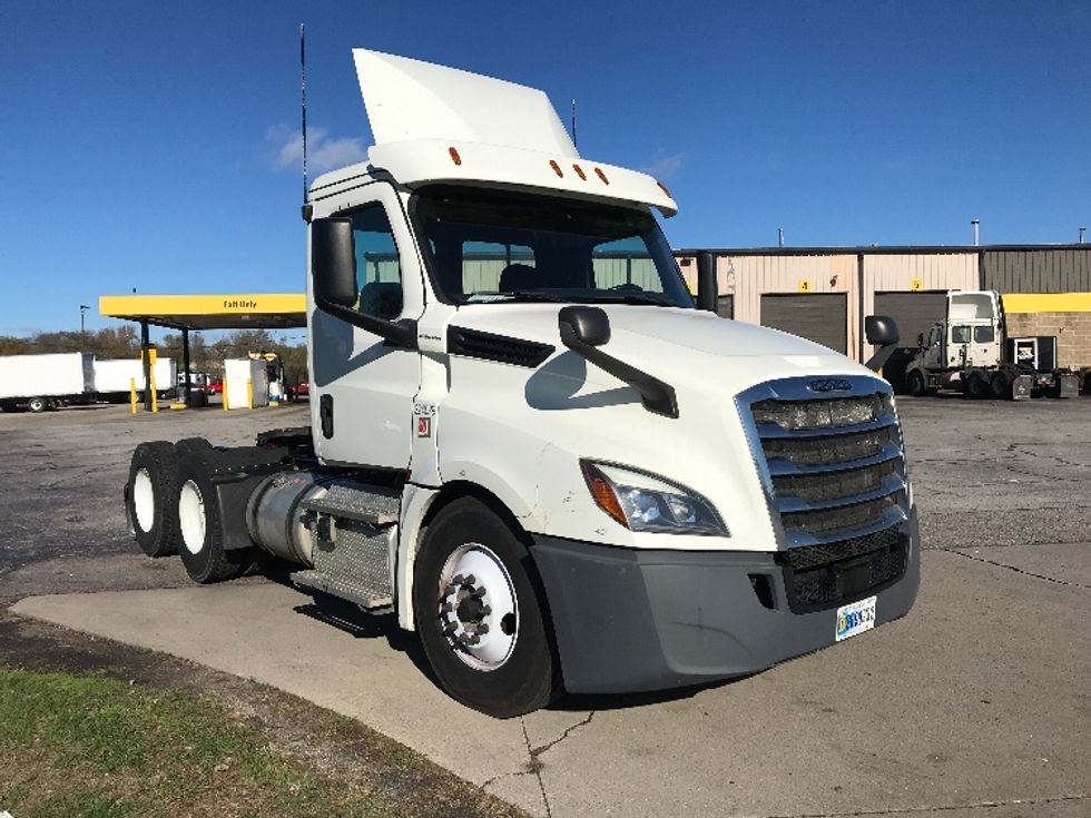 Day Cab Tractor-Heavy Duty Tractors-Freightliner-2019-T12664ST-Elkhart-IN-320,000\n\t\tmiles-$ 59,250 - Image 1